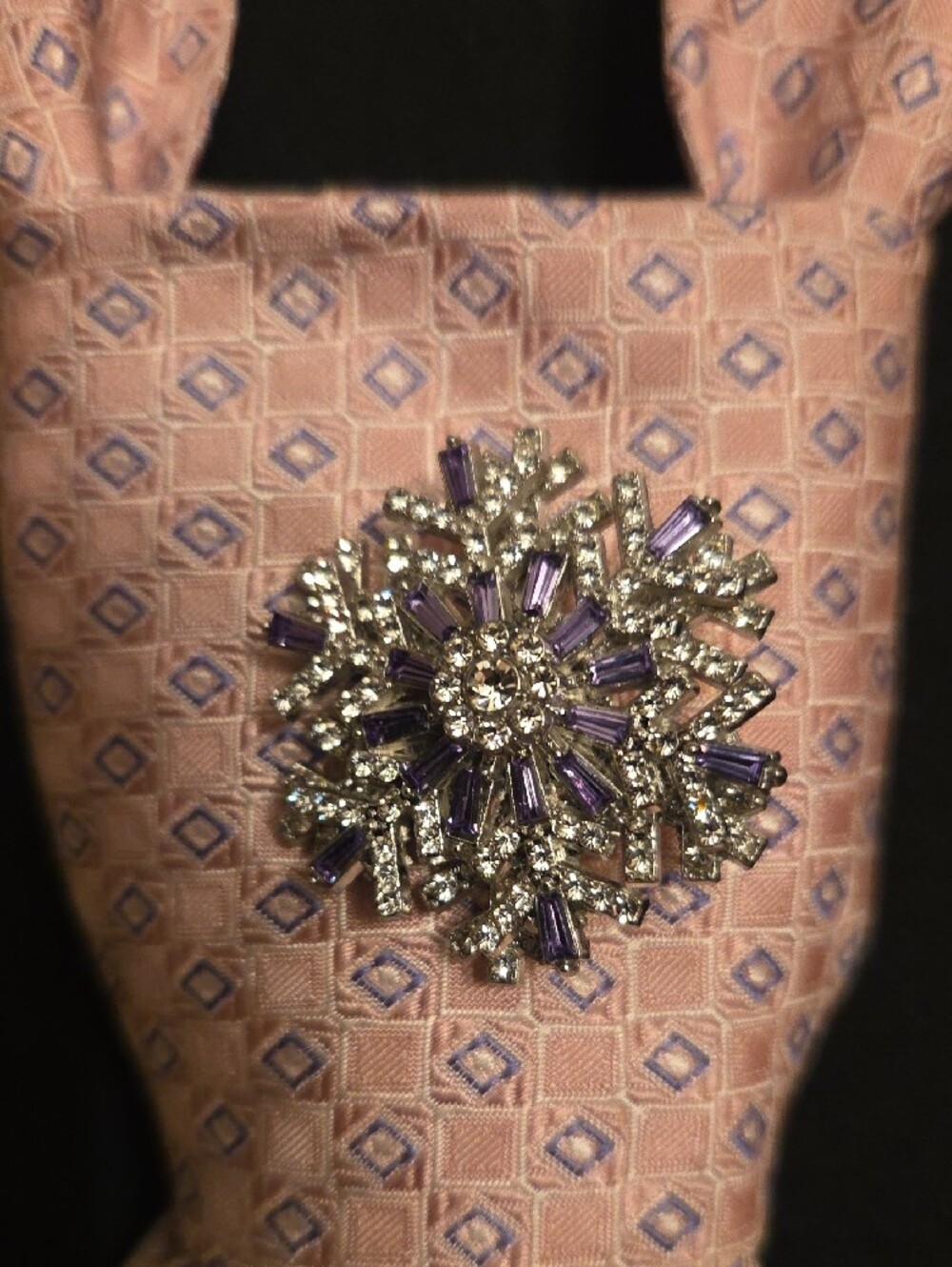 Pink Patterned Necktie with Spinner Brooch - - Picture 3 of 3